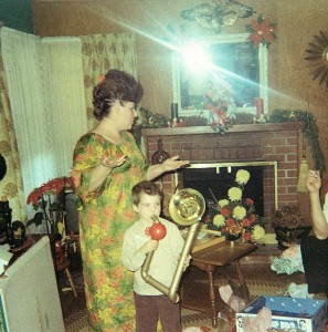I'm not sure what is going on in this picture...maybe Christmas morning? But Mom's hair here is just epic. 